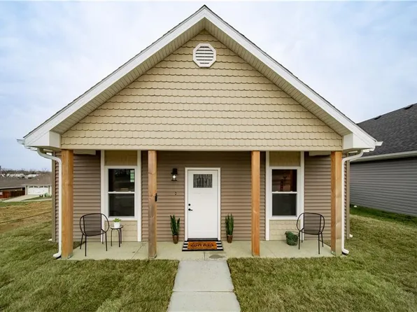 4811 S Creek Woods Dr, Saint Joseph, MO 64507