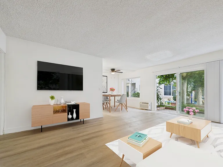 Buffalo Sherman Oaks Apartments — Photo 14