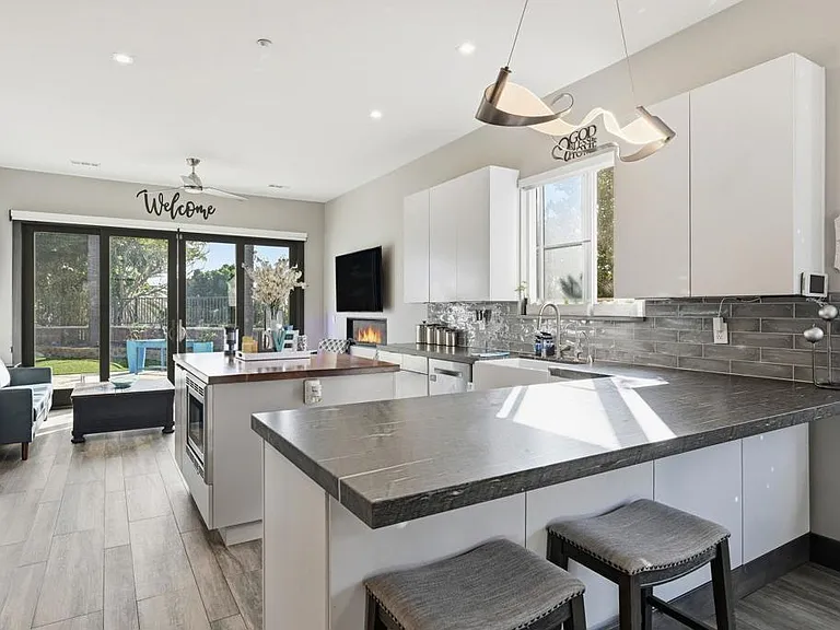 1109 Hampton Ct — Photo 14