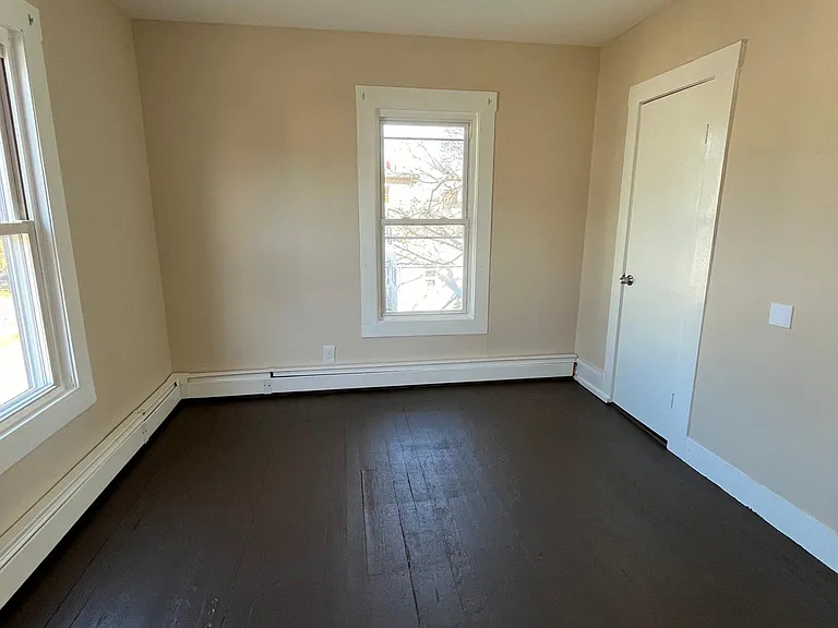 33 Dewey St #2N — Photo 4