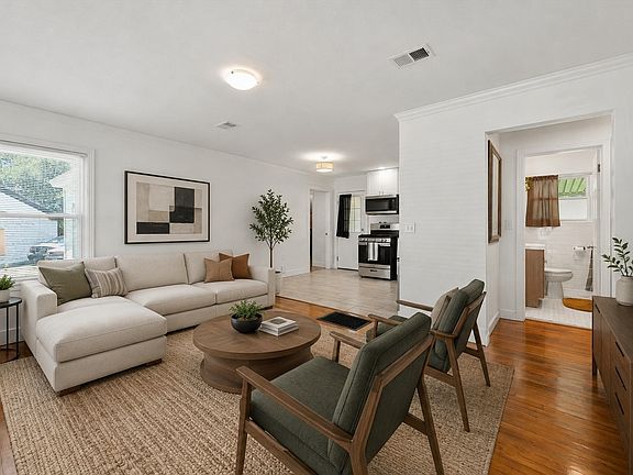 4th image of 7428 Mohawk Ave