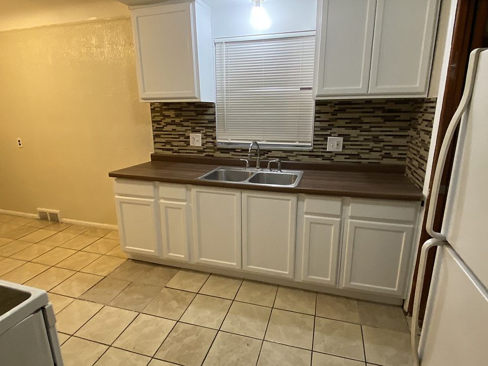 2nd image of 13518 E State Fair St