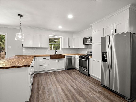 4th image of 135 Circle Dr
