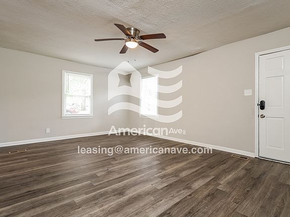 1732690_005_wm_-_living_room_12967641.jpg