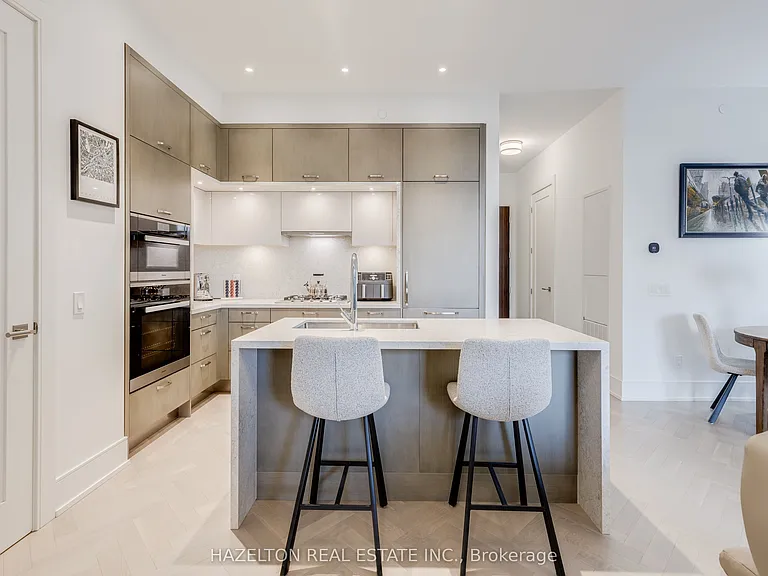 455 Wellington St W #301 — Photo 9