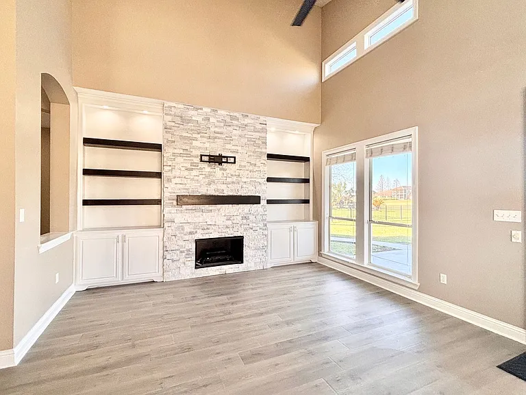 6181 Royal Palms Dr — Photo 3