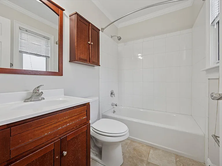 Nassau Arms Apartments — Photo 7