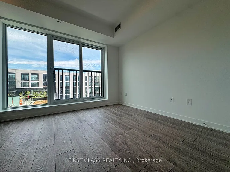 10 Oak St #910 — Photo 1