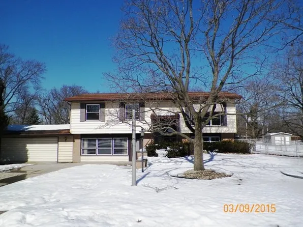 1660 W Maple Ln, Crete, IL 60417