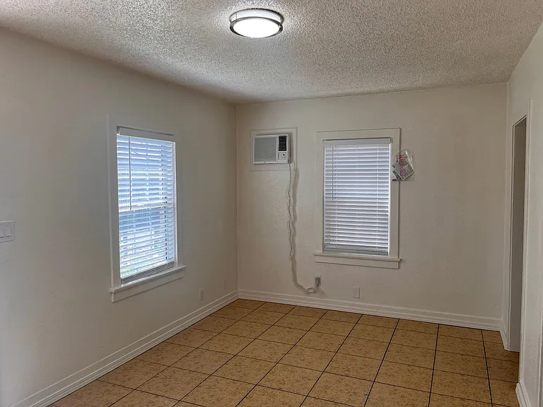 361 W 16th St — Photo 3