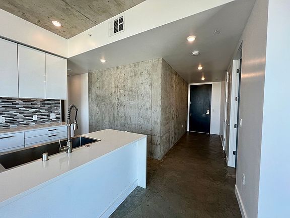 3rd image of 2120 Columbia St #21