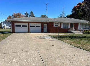 714 Maple St, Lena, IL 61048