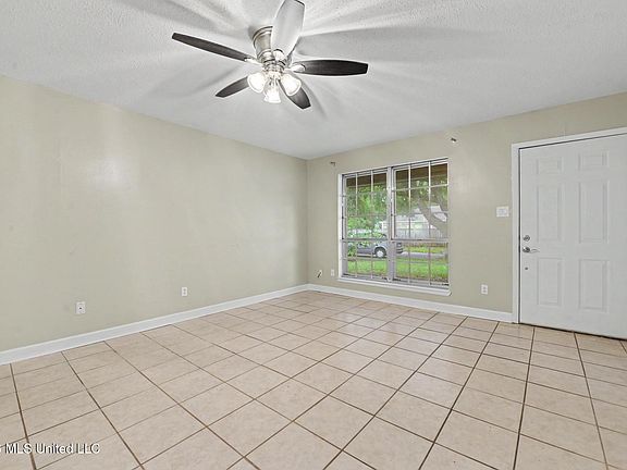 3rd image of 4307 Yosemite Dr