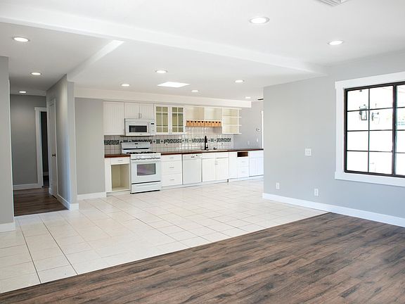 3rd image of 12661 Citruswood Ave