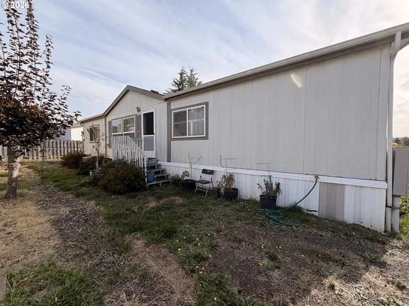 212 NW Bree Dr, Winston, OR 97496