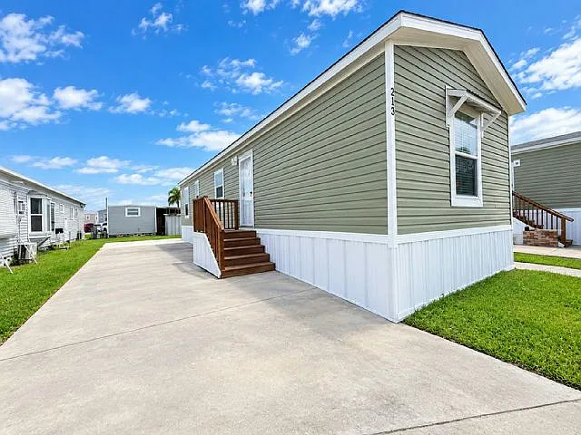 2 bed, 768 sqft, $1,750 — Photo 1