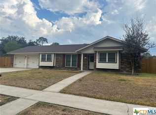 209 Longfellow Ln, Victoria, TX 77904