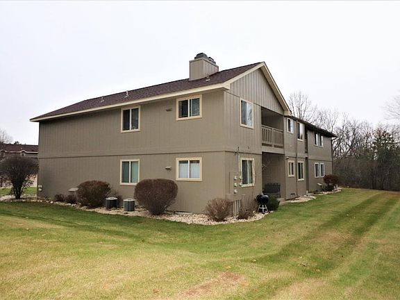 3rd image of 941 Woodridge Ct APT 1A