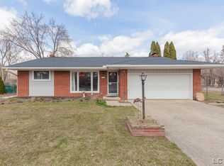 27420 Pickford St, Livonia, MI 48152