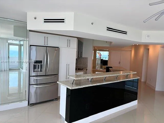 3 bed, 1700 sqft, $8,500 — Photo 2