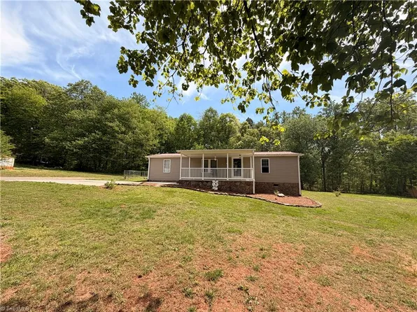289 Twelve Oaks Dr, Linwood, NC 27299