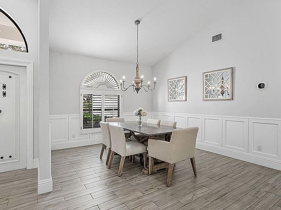 5th image of 18092 SE Laurel Leaf Ln