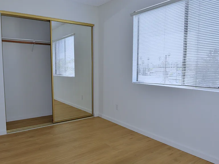 136 S Everett St #202 — Photo 6