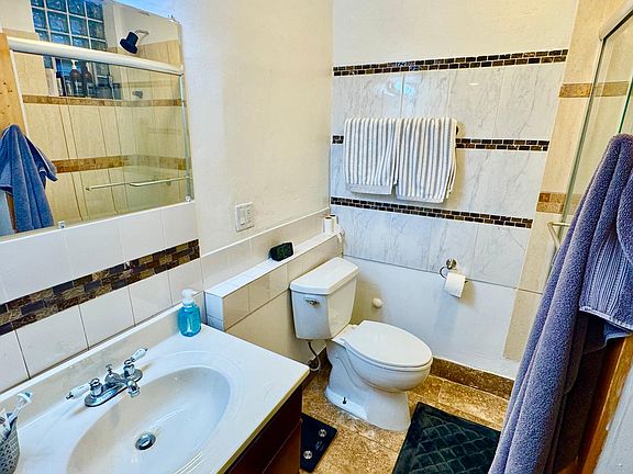 5th image of 1368 W Evergreen Ave APT 2R