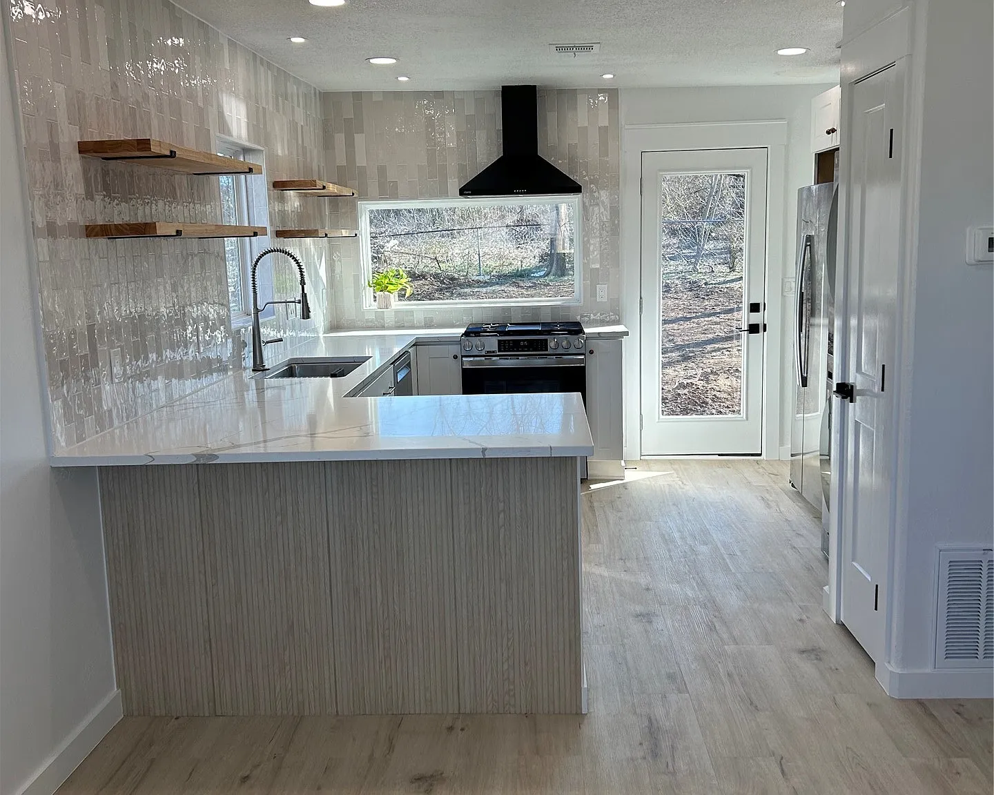 2 bed, 1.0 bath, 576 sqft, $1,300 — Photo 4