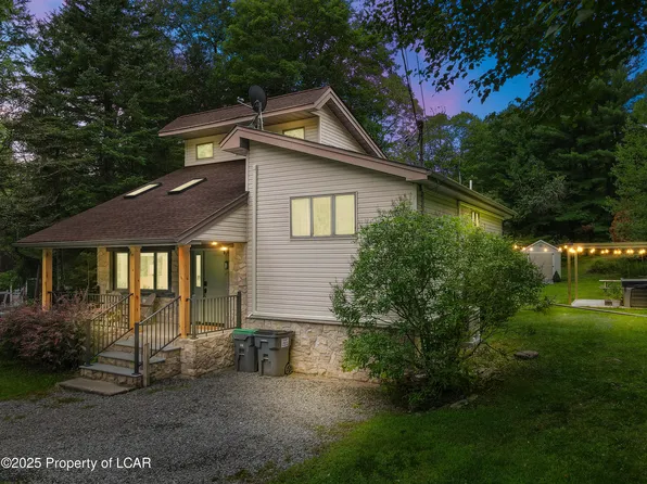 15 Old River Rd, Gouldsboro, PA 18424