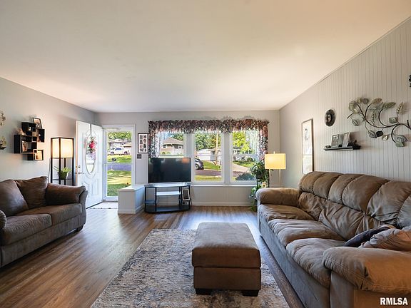 3rd image of 5615 N Mar Vista Dr