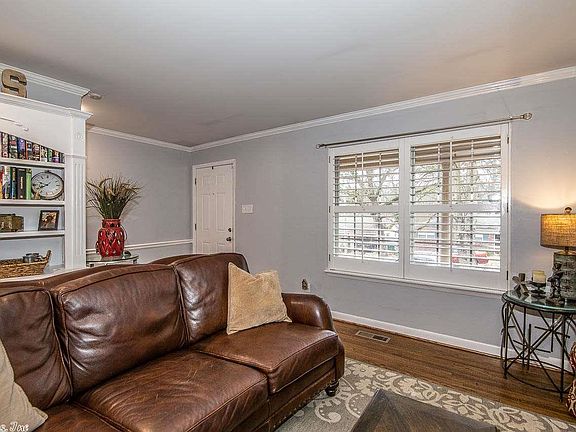 5th image of 1017 Mellon St