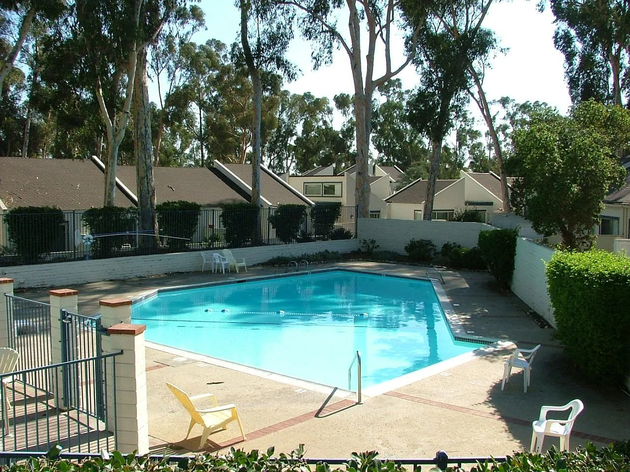 3 bed, 2.5 bath, 1722 sqft, $3,900 — Photo 4