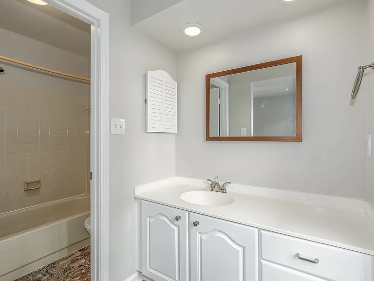 2526 S Arlington Mill Dr — Photo 13