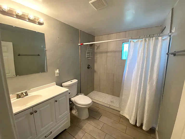 2202 N Los Altos Ave — Photo 12