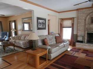 8711 Country Shire Ln, Spring Grove, IL 60081