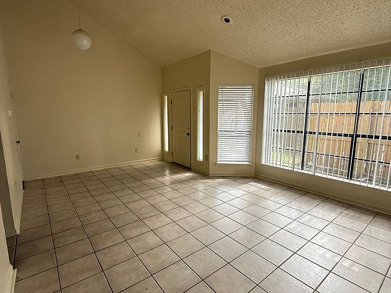 8713 Gsri Ave — Photo 1