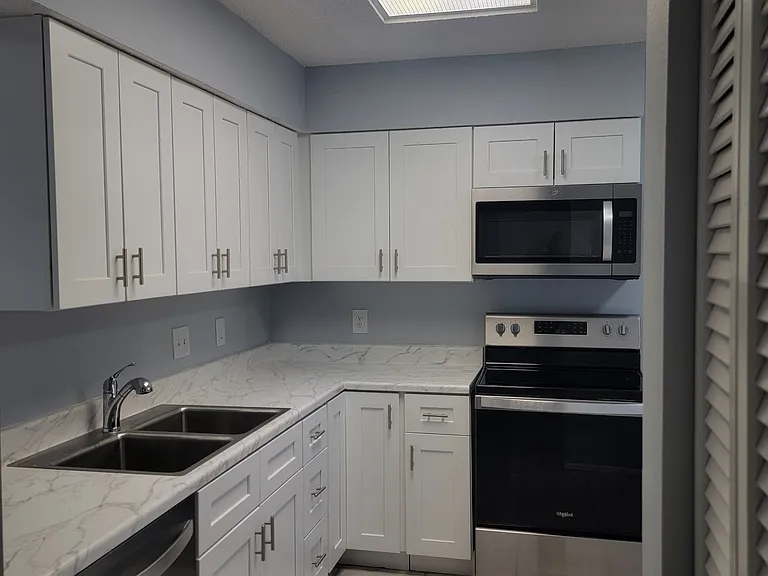2200 Bahia Vista St #B3 — Photo 3