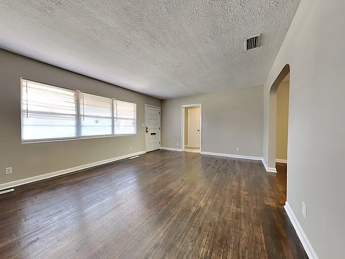 3 bed, 2.0 bath, 1896 sqft, $1,795 — Photo 3