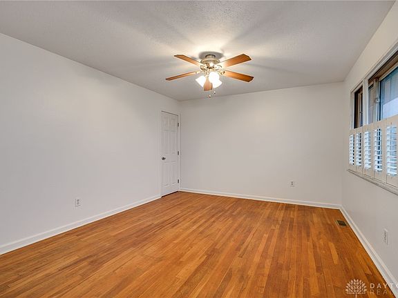4th image of 693 Brantly Ave