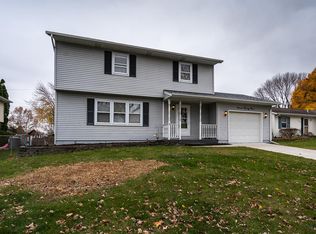 1123 Pinehill Rd, Bettendorf, IA 52722
