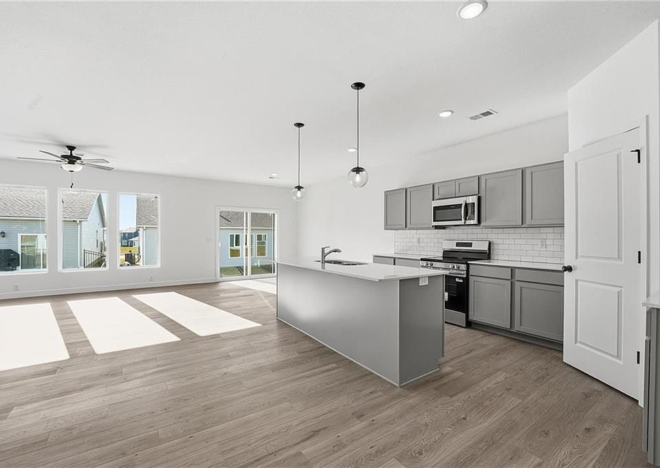 1st image of 20518 Newcastle St
