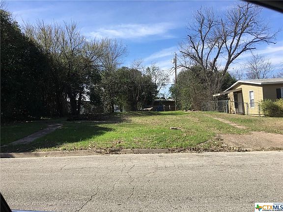 3rd image of 907 Evergreen Dr
