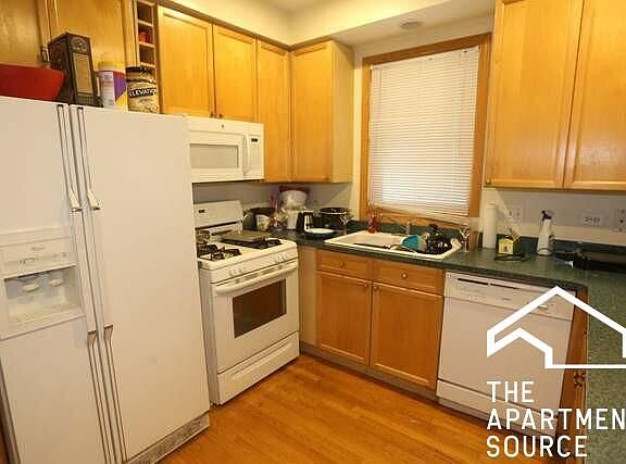 2nd image of 1958 W Diversey Pkwy #Kk2ums722