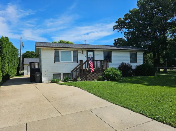108 S St SW, Dodge Center, MN 55927
