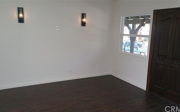 3rd image of 416 W Hillsdale St