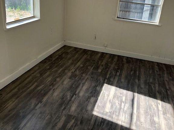 4th image of 2110 N Hancock Ave