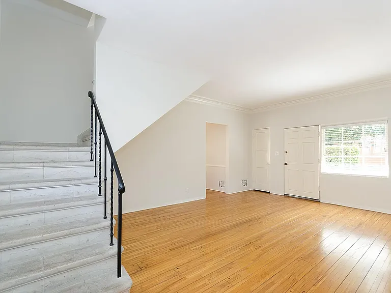 313 S Cochran Ave #313 — Photo 4