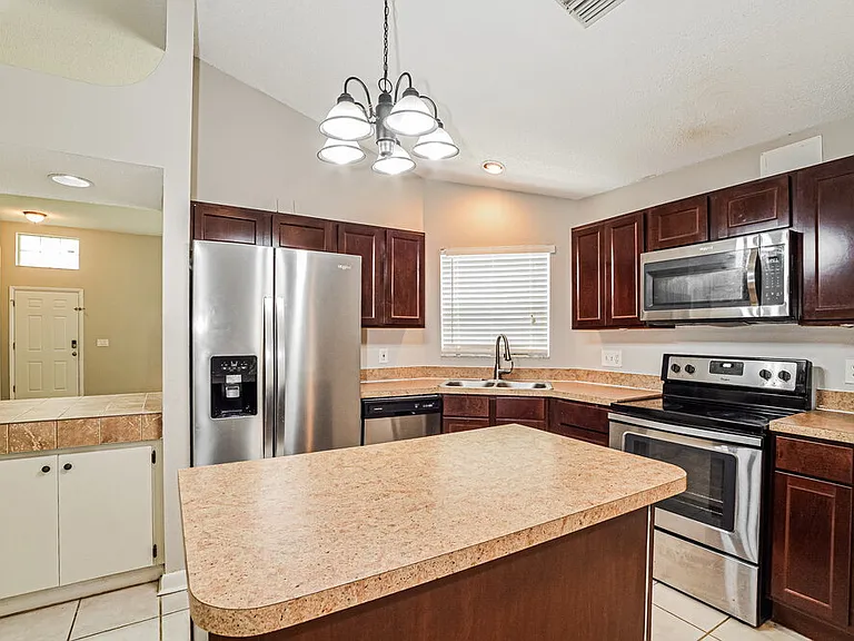 1096 Manigan Ave — Photo 7