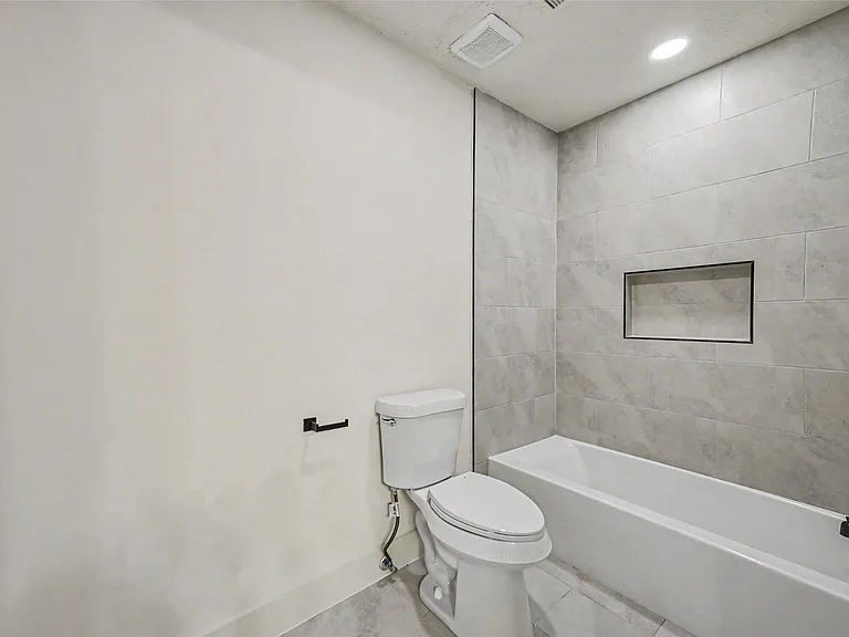 507 Commodore Way — Photo 30